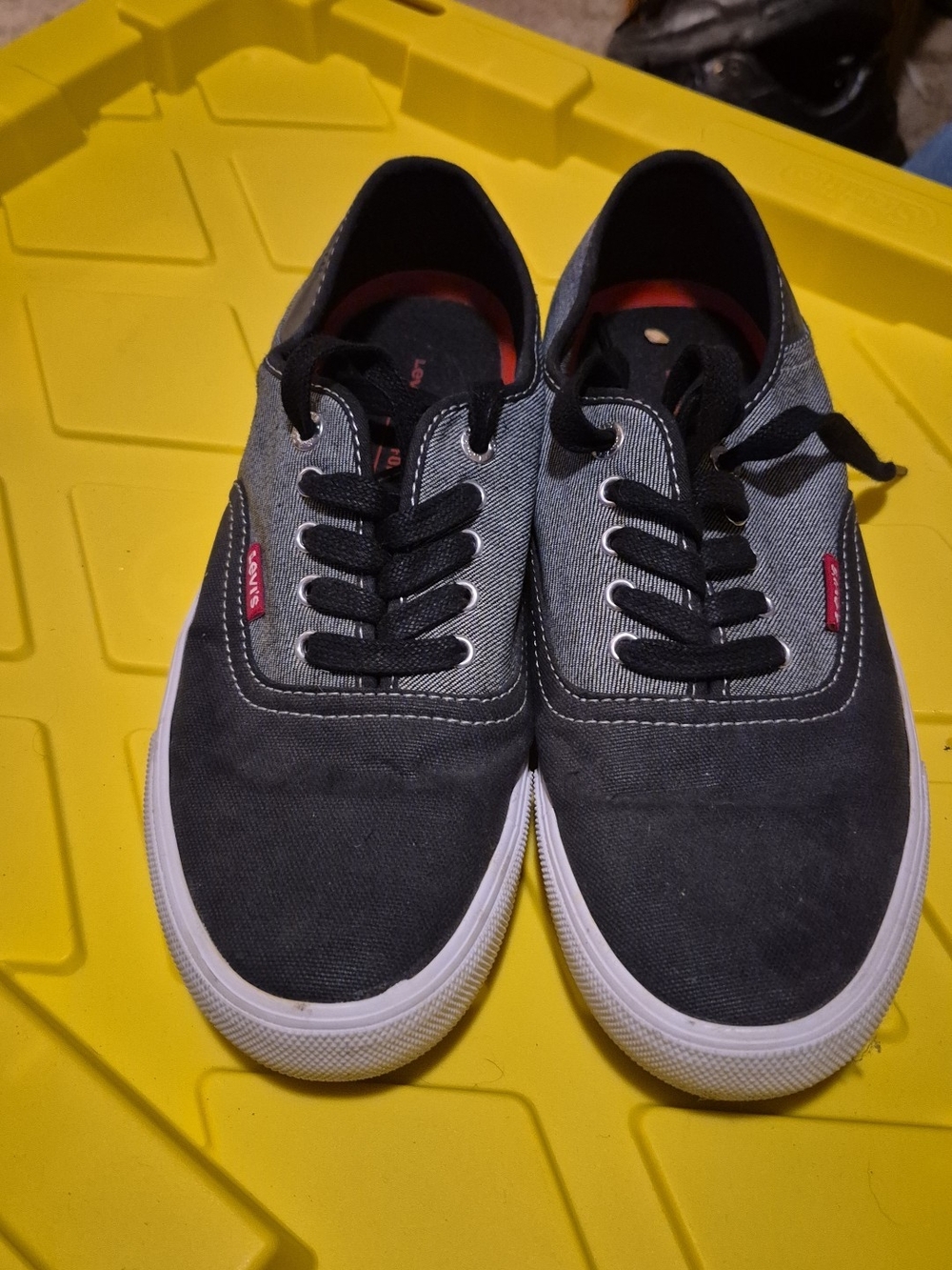 Levi's Men's Black and Gray Low-Top Canvas Sneakers